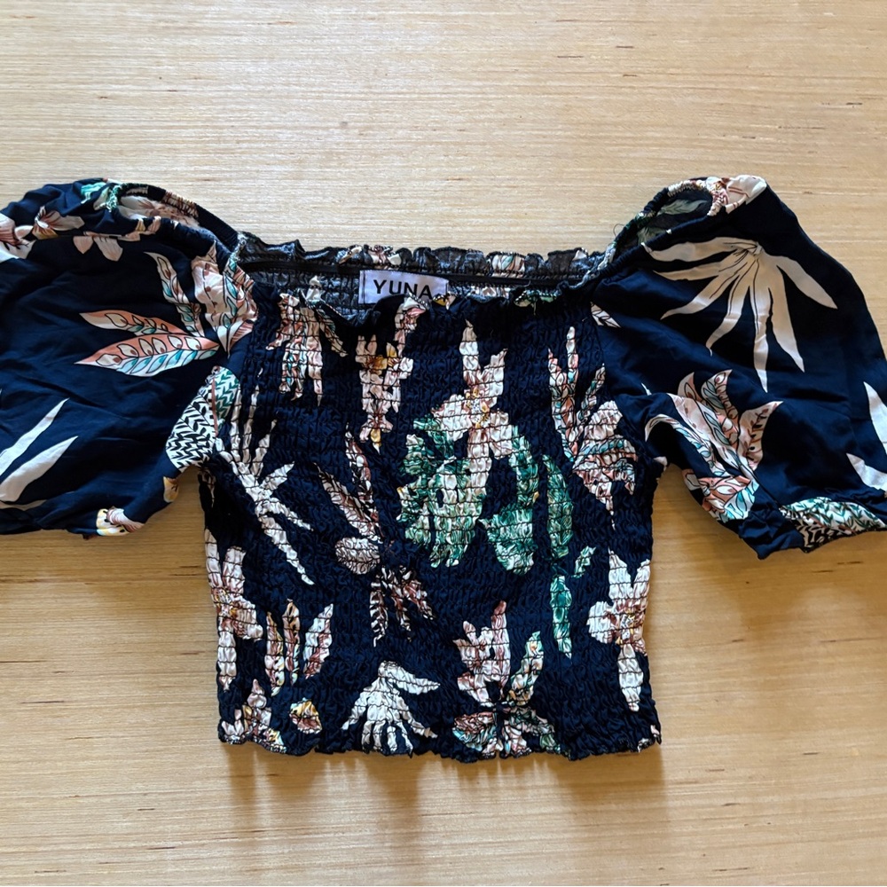 NWT YUNA Women’s Size L/XL Cropped Stretch Off The Shoulder Floral Blouse